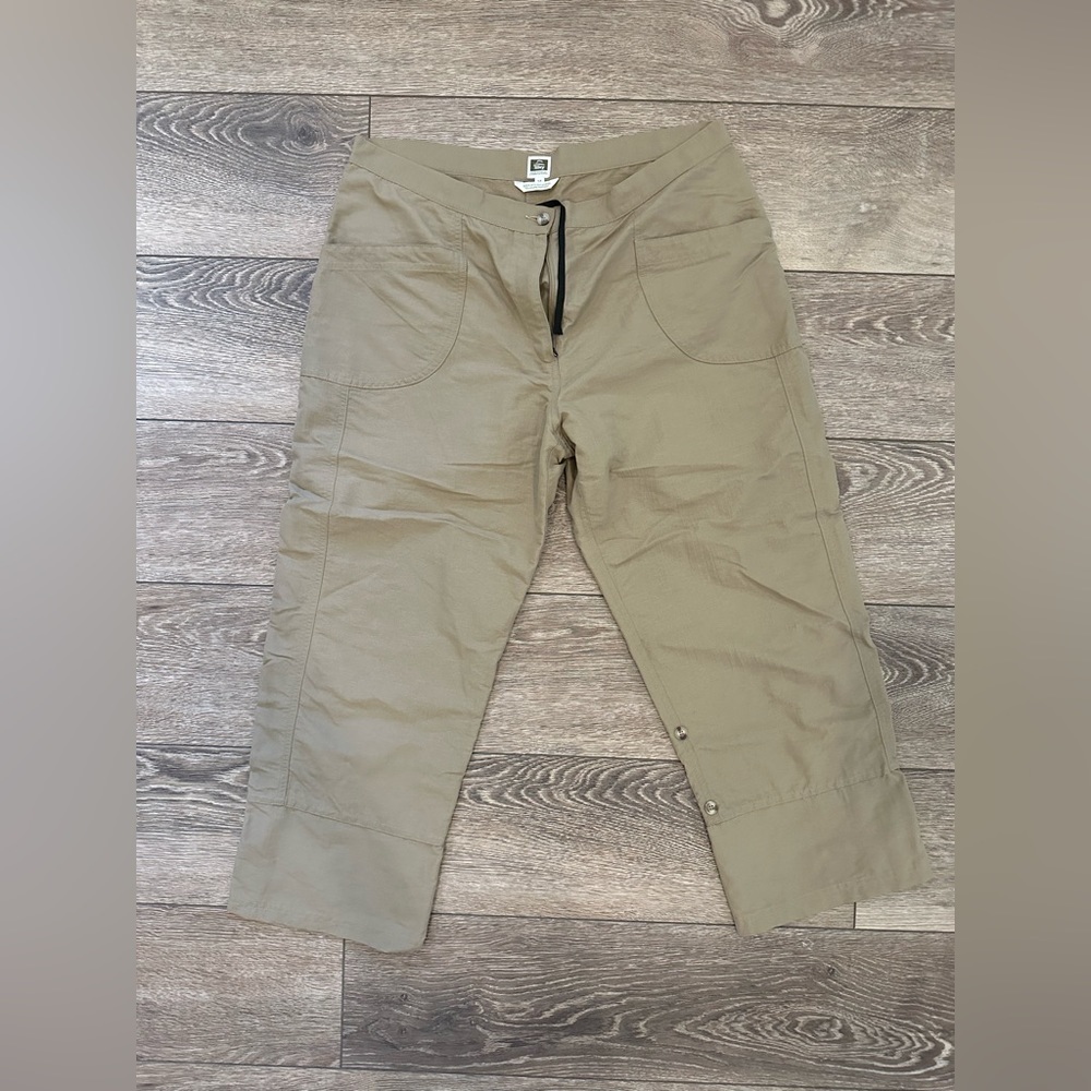 Tilley  goes with anywhere Pant Beige Button Cargo detail Sz 14